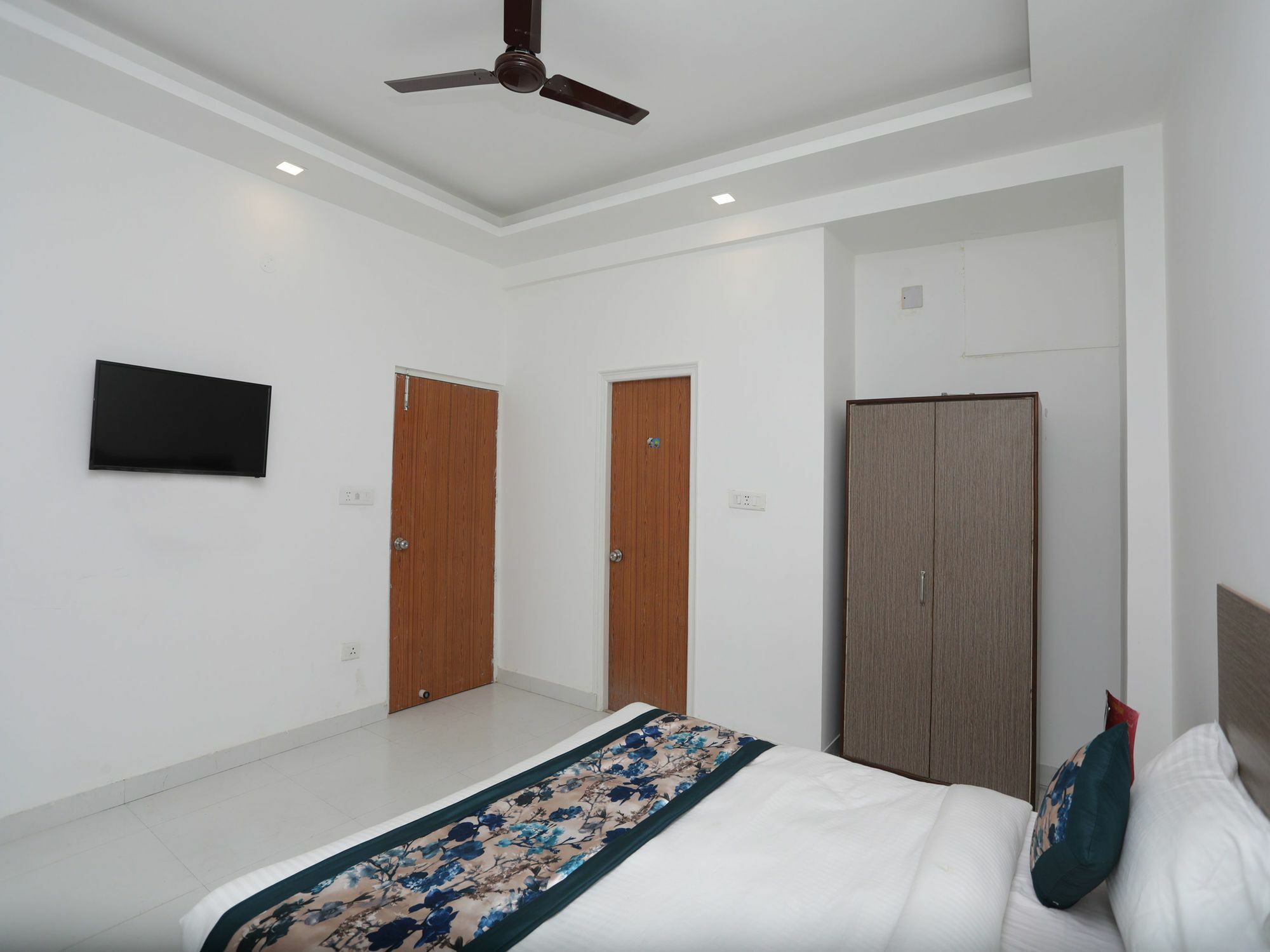 Oyo Hotel Qubic Stay New Delhi Exterior photo