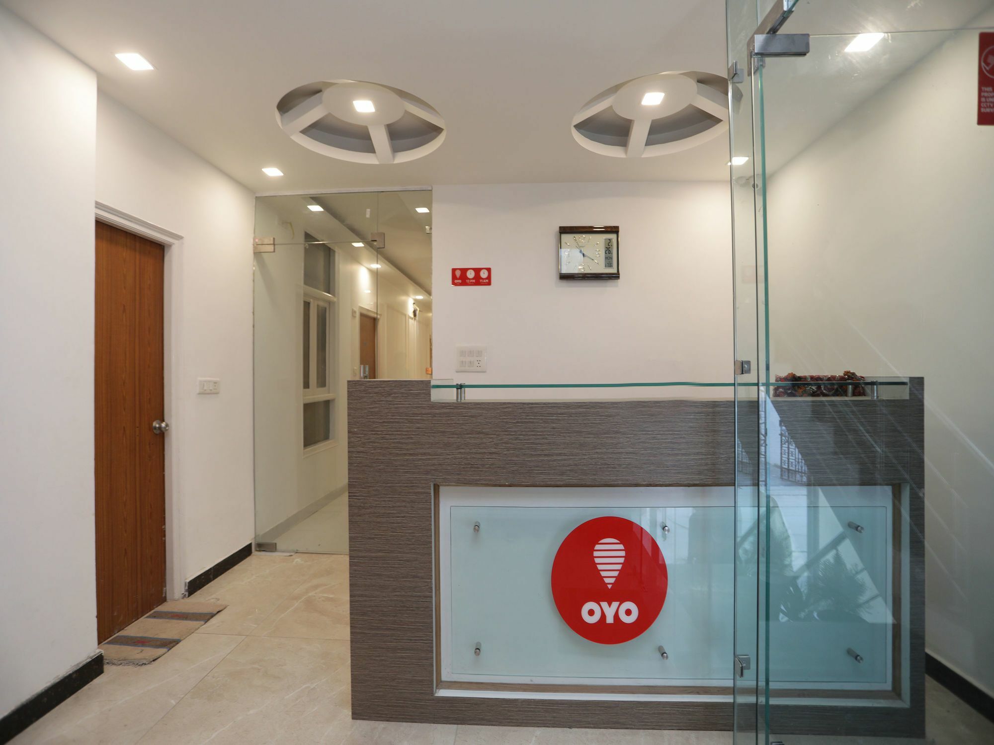 Oyo Hotel Qubic Stay New Delhi Exterior photo